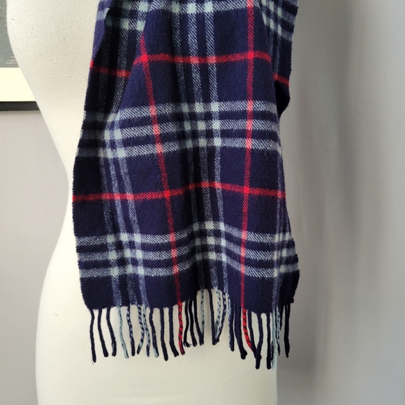 Burberrys of London Pure Cashmere Nova Check Fringe Scarf - Picture 7 of 12